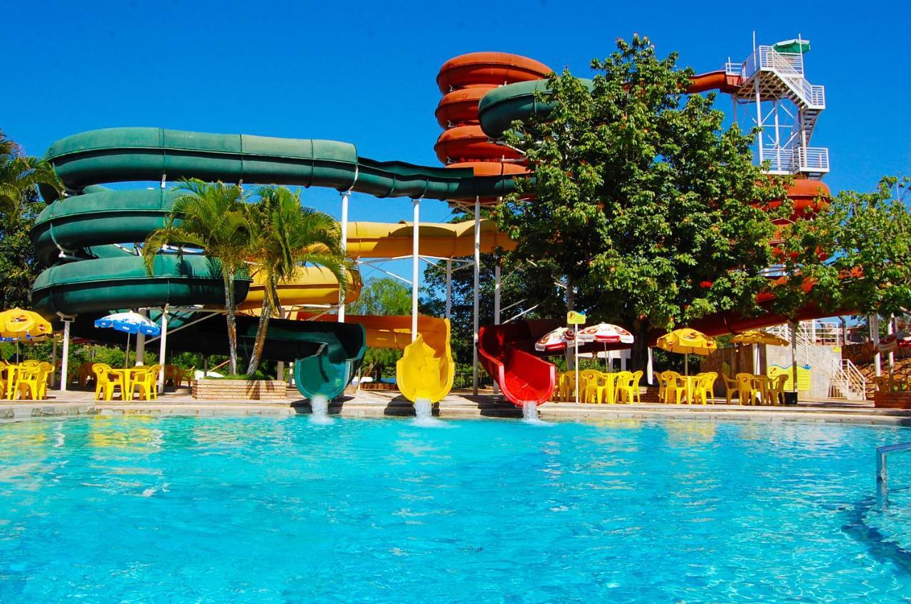 Villas Diroma Com Um Dia No Acqua Park, Splash E Slide 卡达斯诺瓦斯 外观 照片